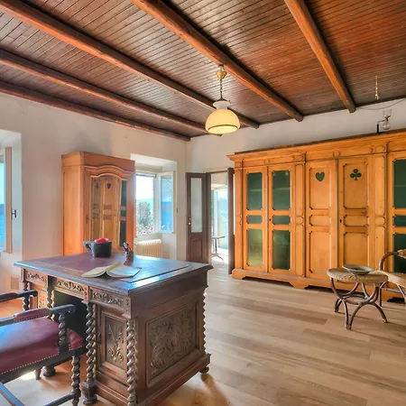 Appartamento Sole: Lake Maggiore Lakefront And Panoramic View - Happy Rentals Dom wakacyjny *