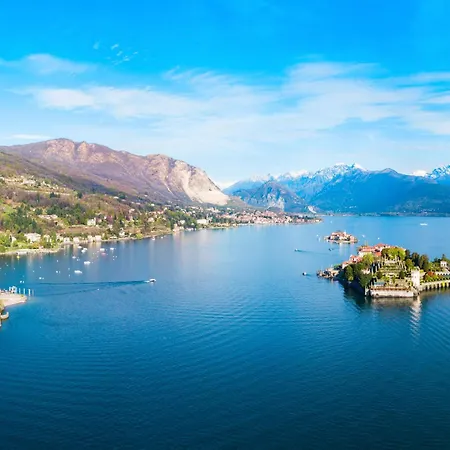 Dom wakacyjny Appartamento Sole: Lake Maggiore Lakefront And Panoramic View - Happy Rentals Sesto Calende
