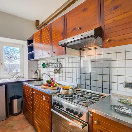 Appartamento Sole: Lake Maggiore Lakefront And Panoramic View - Happy Rentals Dom wakacyjny