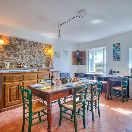 Appartamento Sole: Lake Maggiore Lakefront And Panoramic View - Happy Rentals Dom wakacyjny Sesto Calende