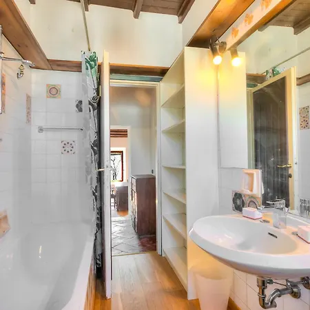 Appartamento Sole: Lake Maggiore Lakefront And Panoramic View - Happy Rentals Dom wakacyjny Sesto Calende