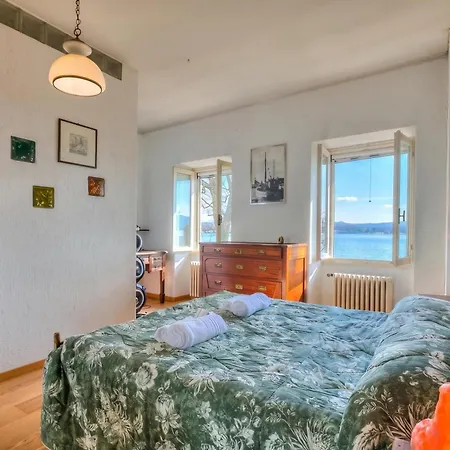 Dom wakacyjny Appartamento Sole: Lake Maggiore Lakefront And Panoramic View - Happy Rentals Sesto Calende