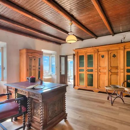Appartamento Sole: Lake Maggiore Lakefront And Panoramic View - Happy Rentals Dom wakacyjny *
